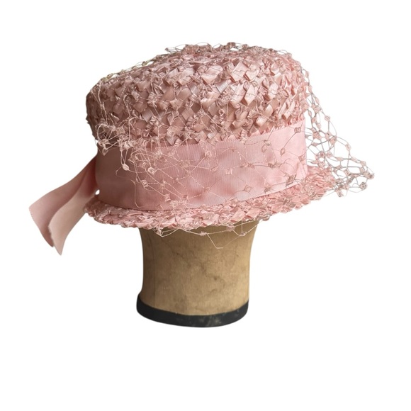 1960s‎ Marshall Field & Company Pale Pink Straw w/Netting Over Front Cloche Hat - Picture 2 of 7